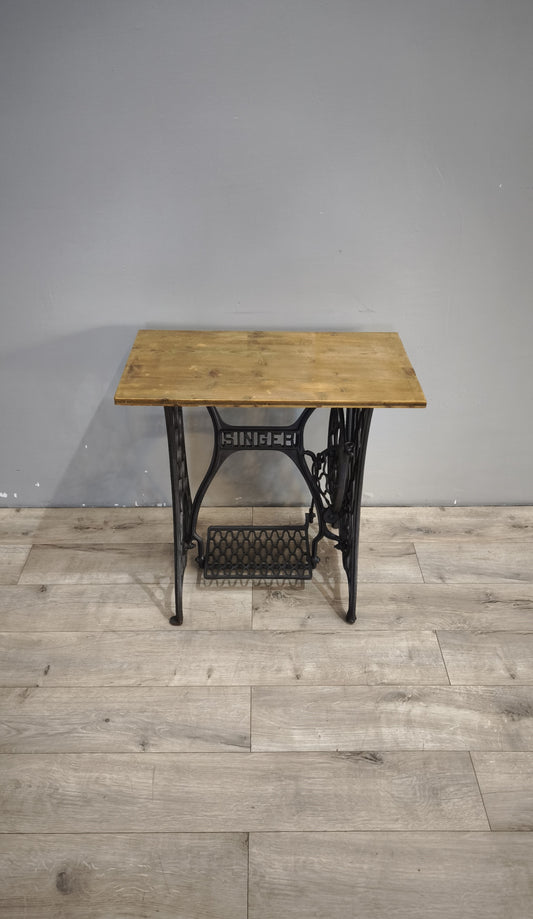 191 Base in ghisa Singer con piano in legno