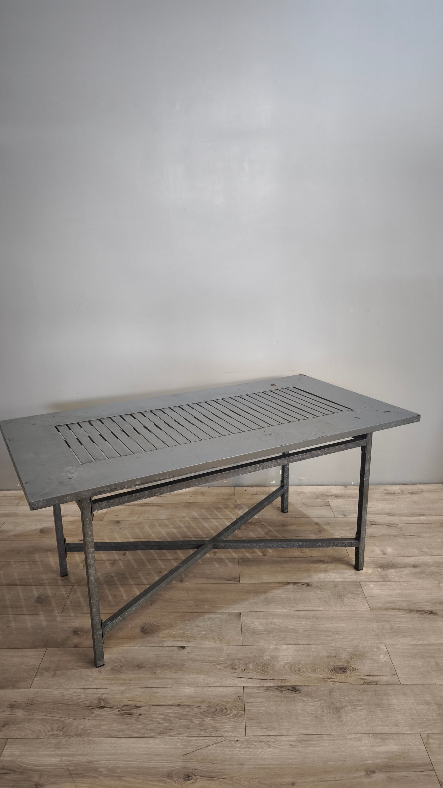 91719 Tavolo in metallo stile industriale