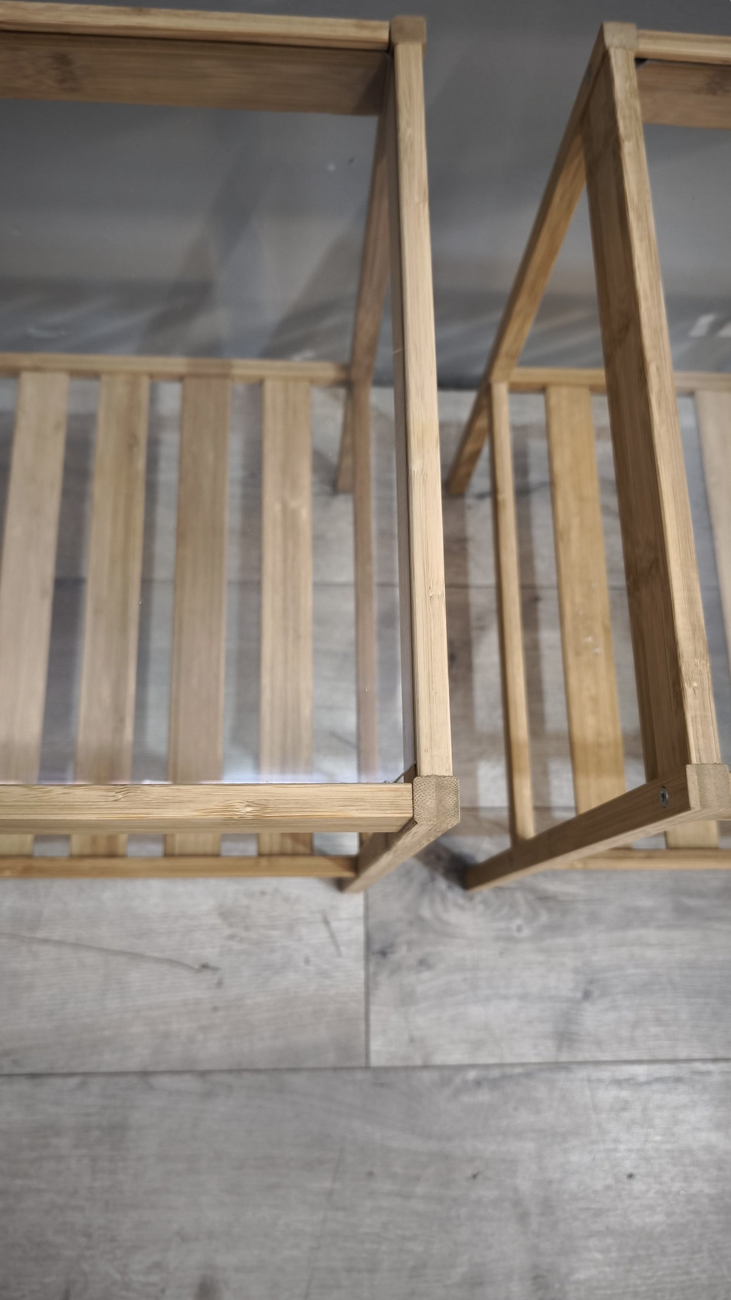 91748 Coppia di comodini Ikea in legno con piano in vetro
