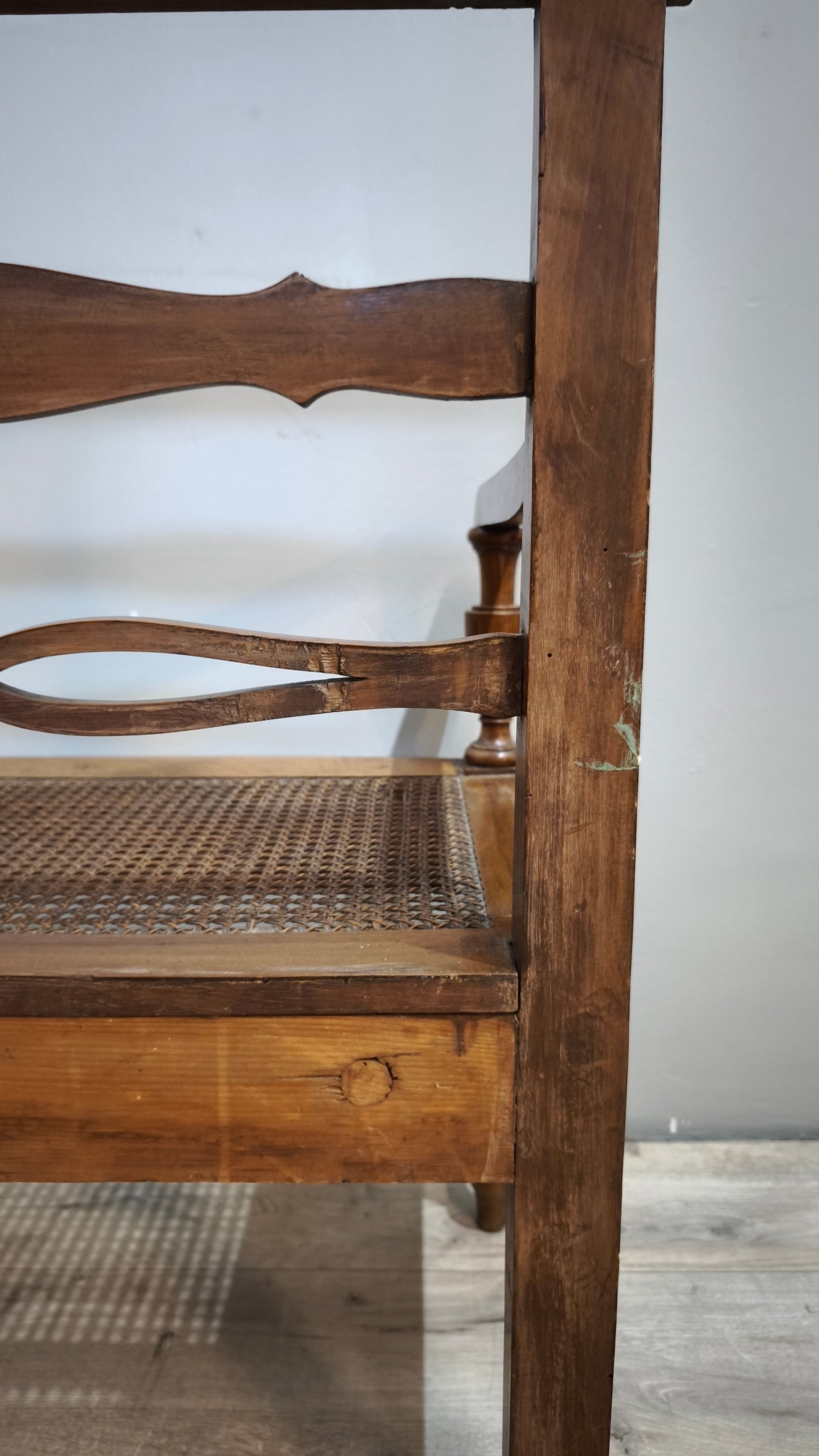 216 Panchina in legno tre posti con seduta in paglia di Vienna