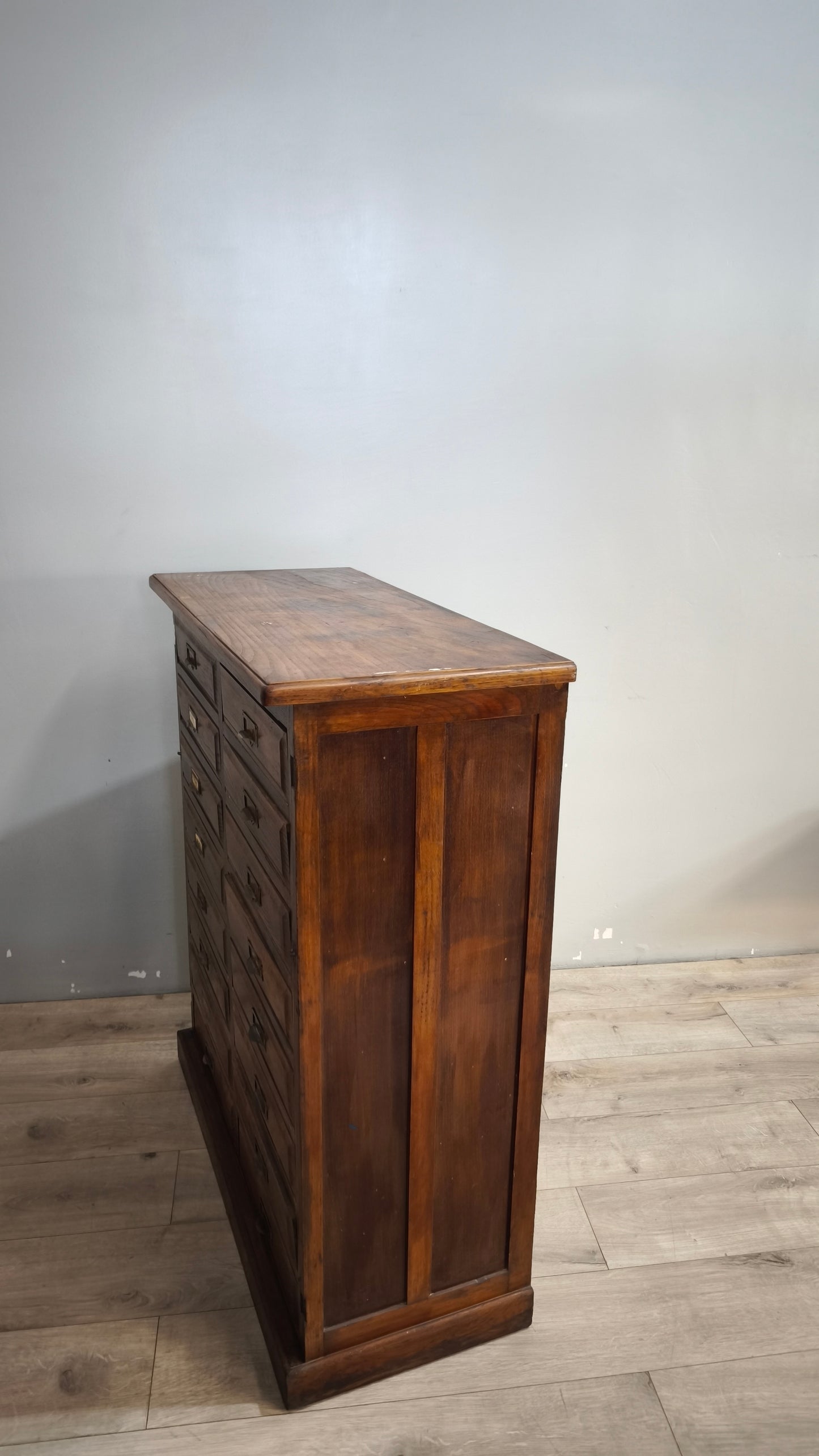 91854 Mobile archivio vintage in legno con 16 cassetti