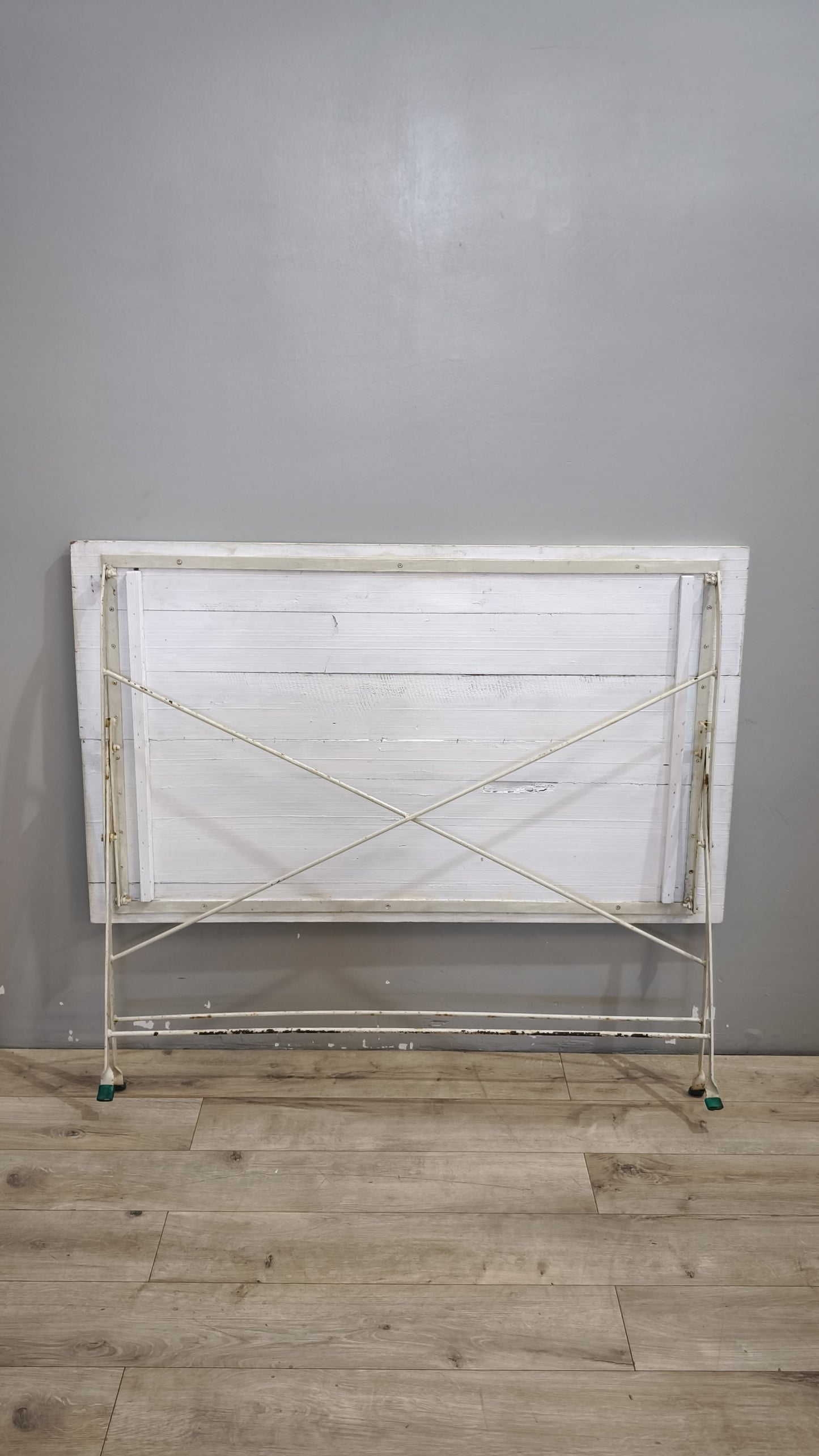 91963 Tavolo pieghevole bianco da esterno in ferro e legno