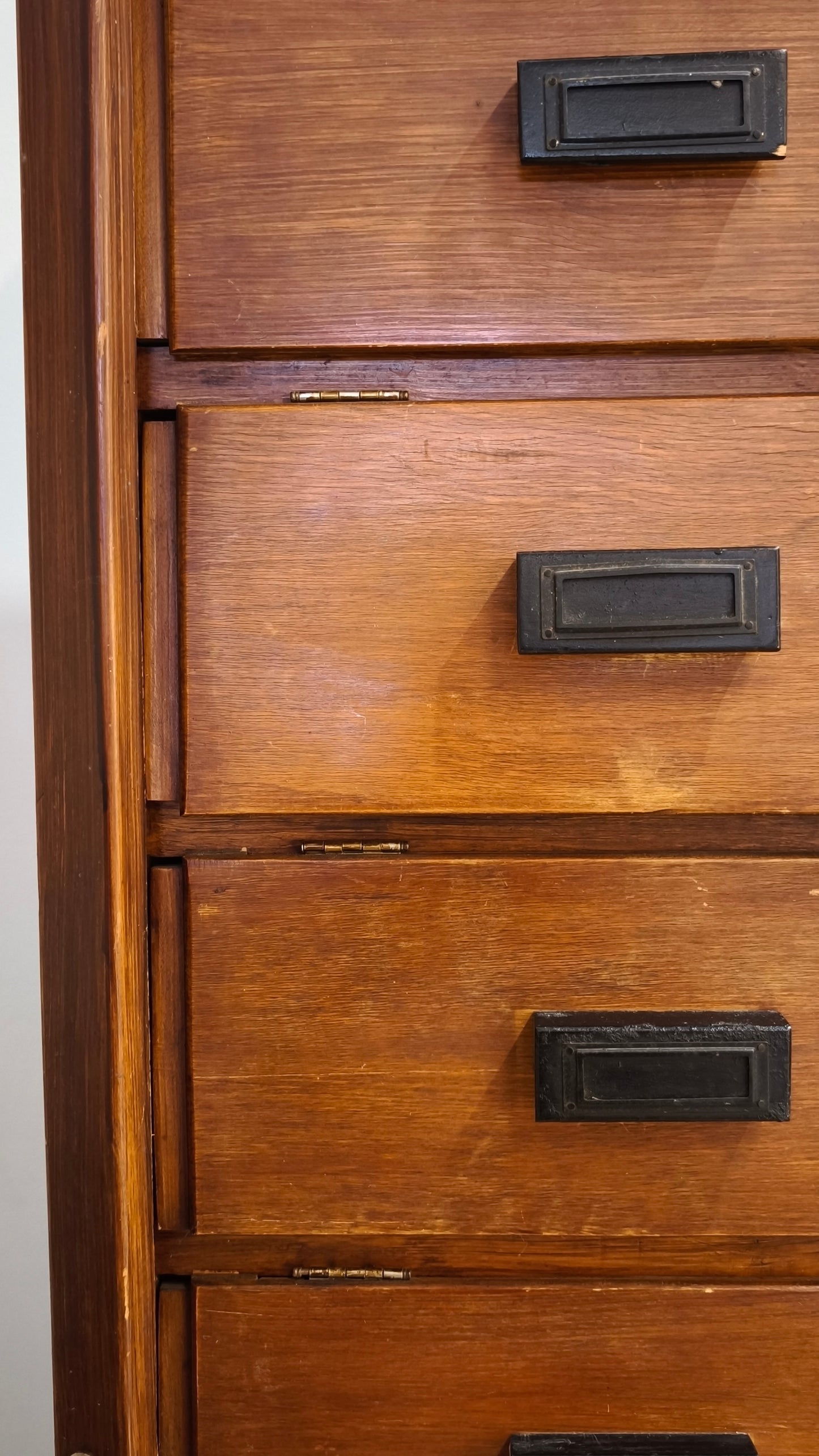 91855 Mobile archivio vintage in legno con 20 cassetti