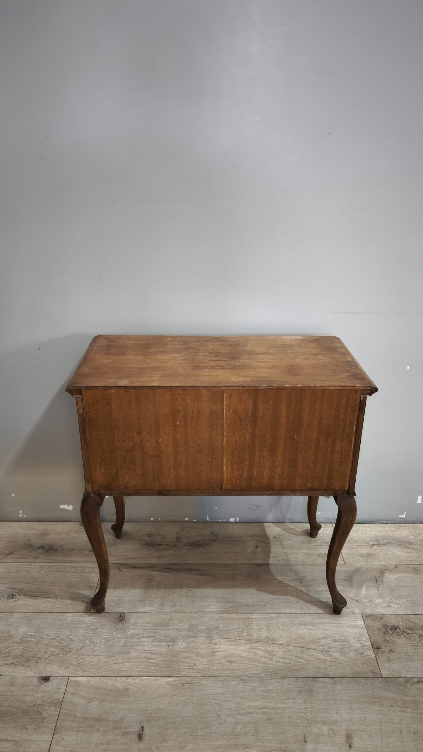 92048 Mobiletto da ingresso in legno con gambe a sciabola