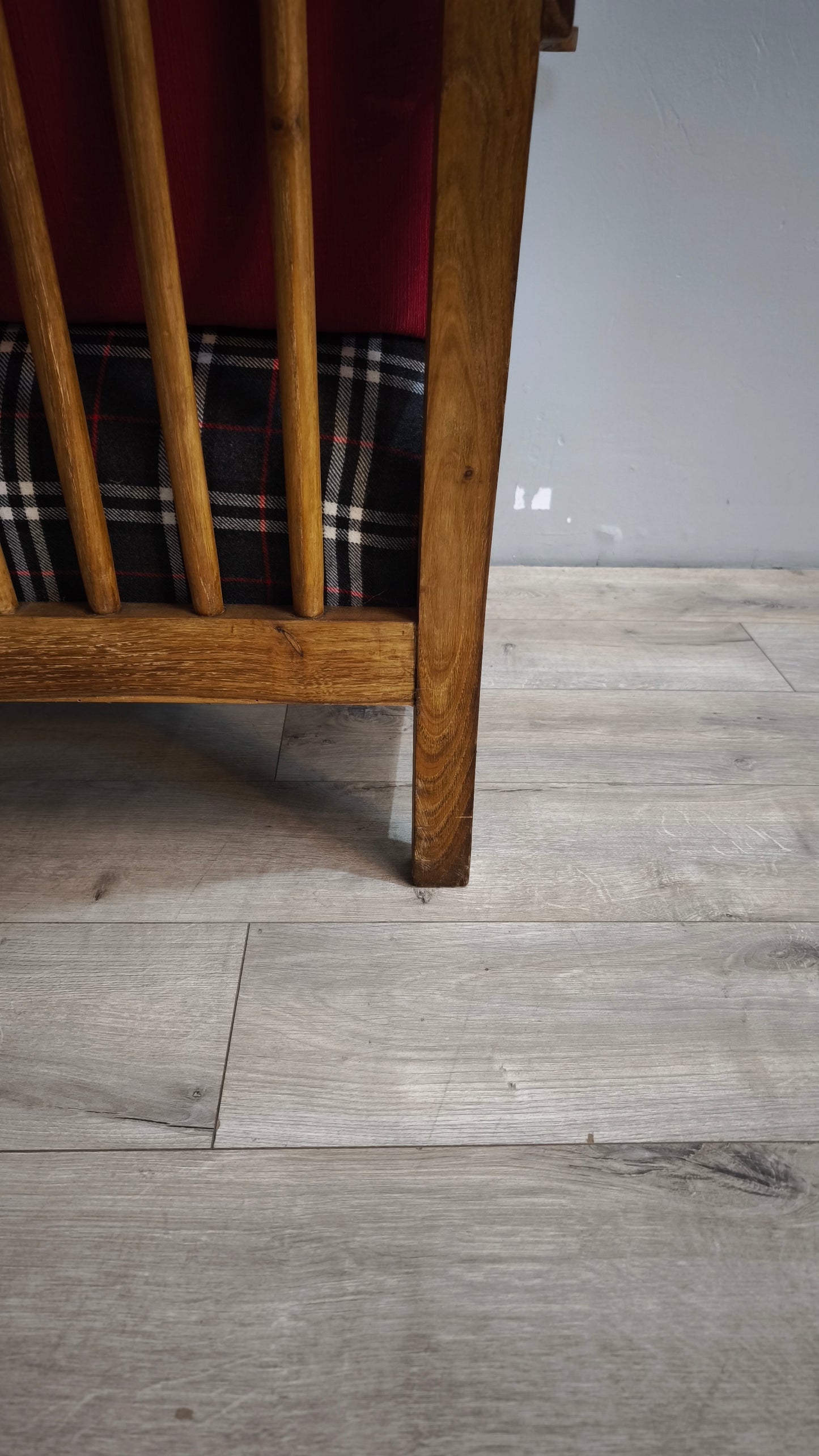 92177 Coppia di poltrone in legno con tessuto a quadri
