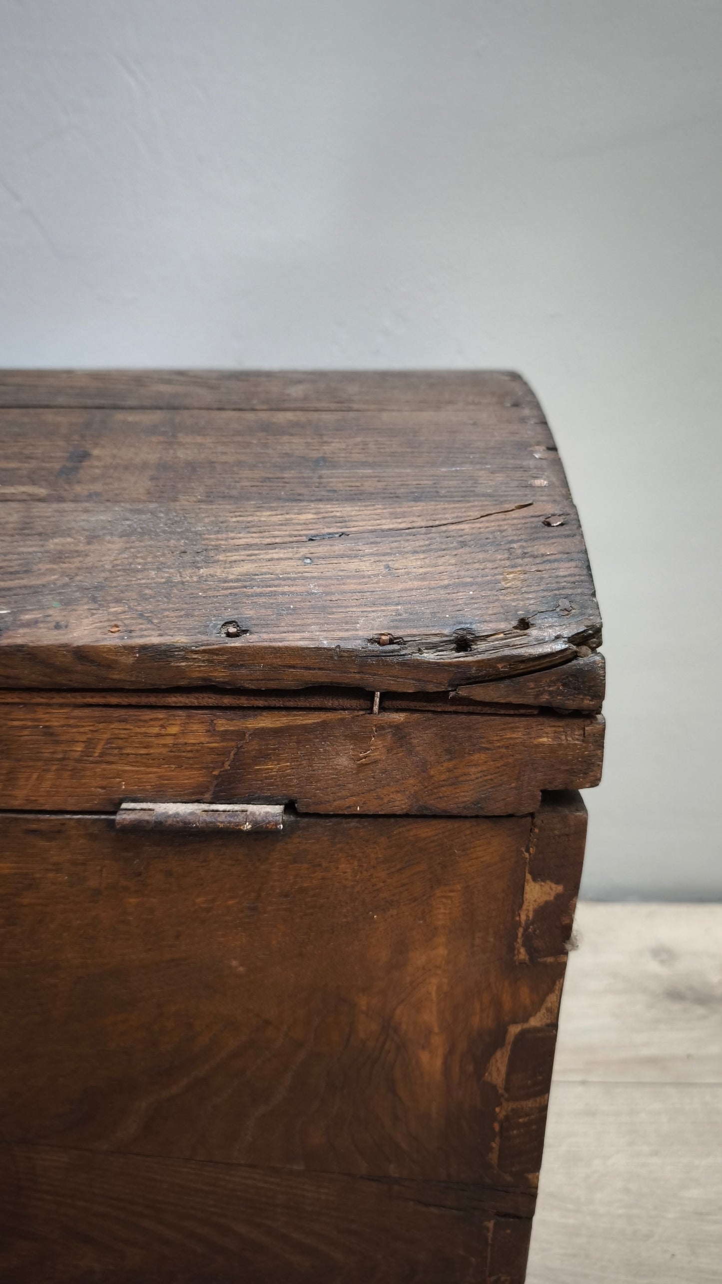 92235 Baule bombato in legno