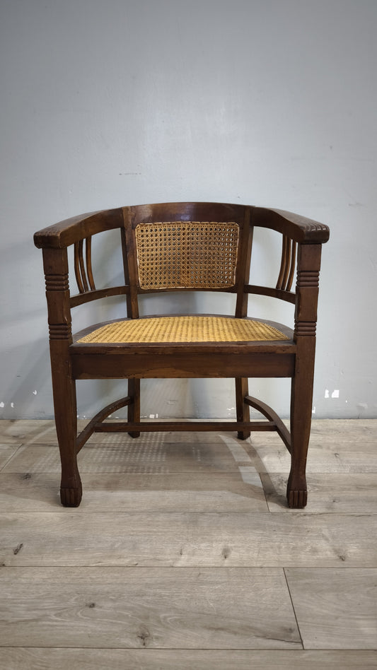 92367 Poltroncina a pozzetto con struttura in legno e seduta in paglia di Vienna