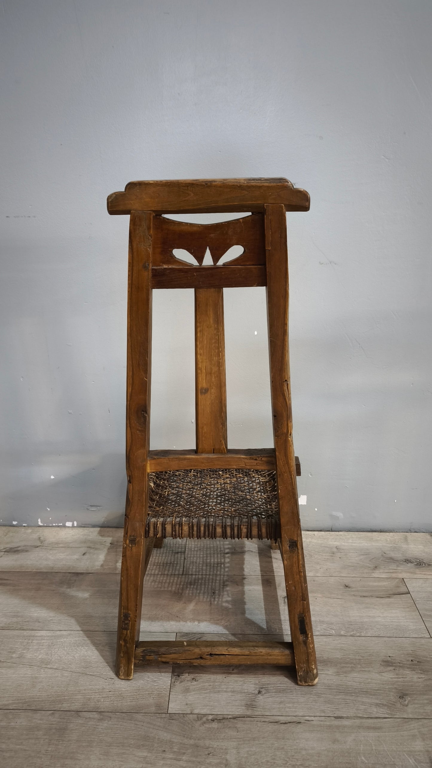 92370 Coppia di antiche sedie basse rustiche marchiate "Chen Kaizong" (Stile Wabi-Sabi)