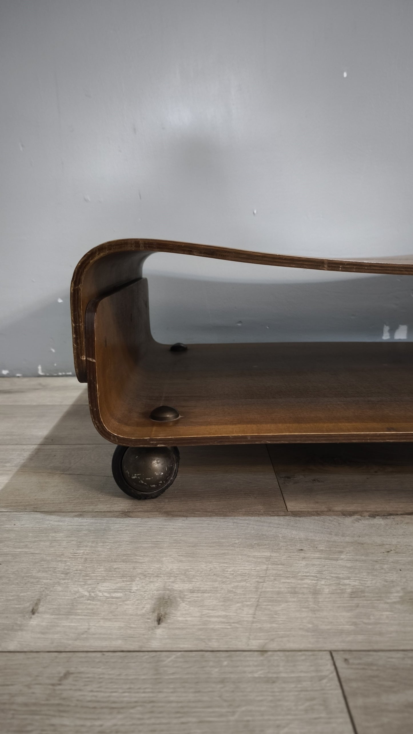 92375 Tavolinetto stile nordico con ruote