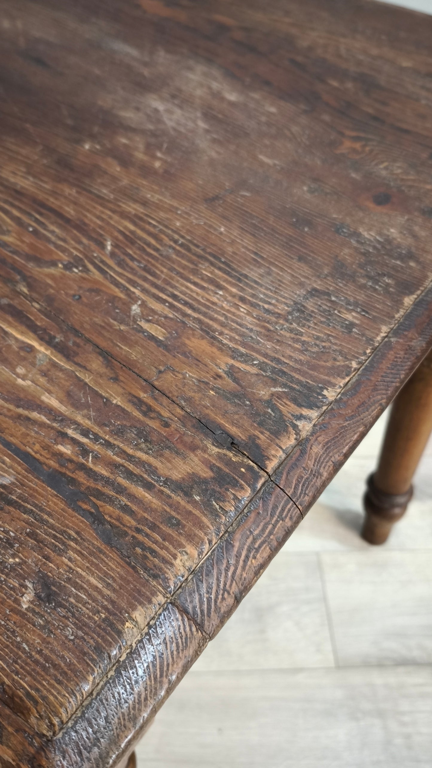 92419 Tavolo rustico in legno con cassetto frontale