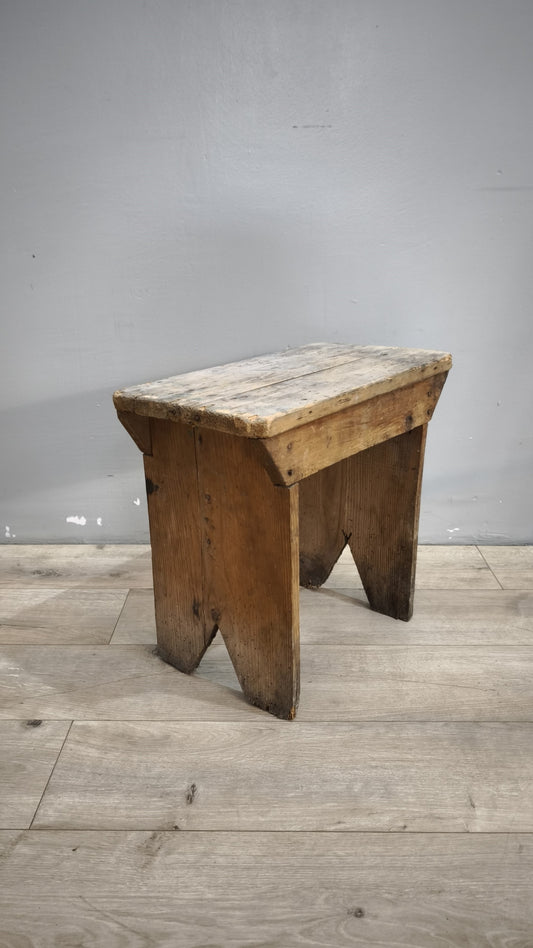 232 Panchetto rustico in legno