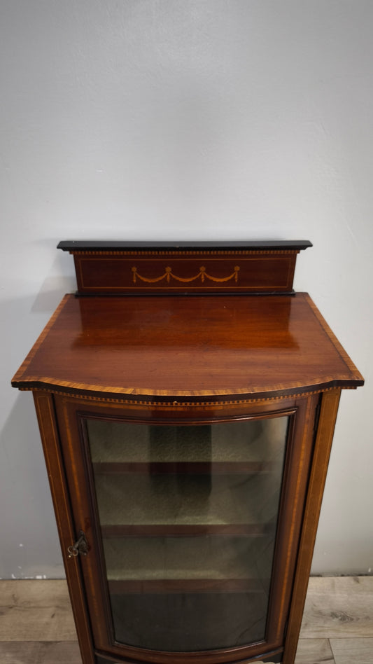 92557 Vetrinetta in legno con sportello bombato