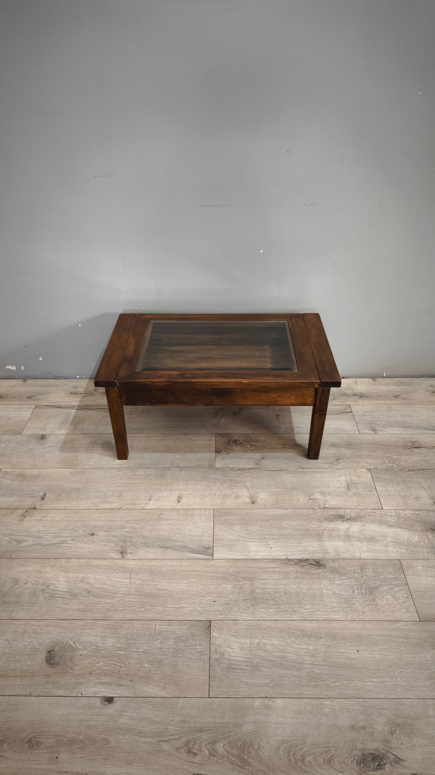 92575 Tavolino da salotto con teca a scorrimento