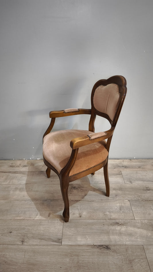 92587 Poltroncina in legno e tessuto rosa con braccioli