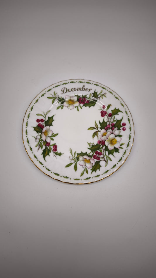 92582 Piatto da dessert in ceramica Royal Albert, Flower of the month series, Christmas rose, December