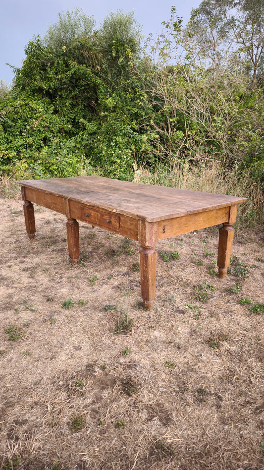 Antico tavolo in legno massello di quercia