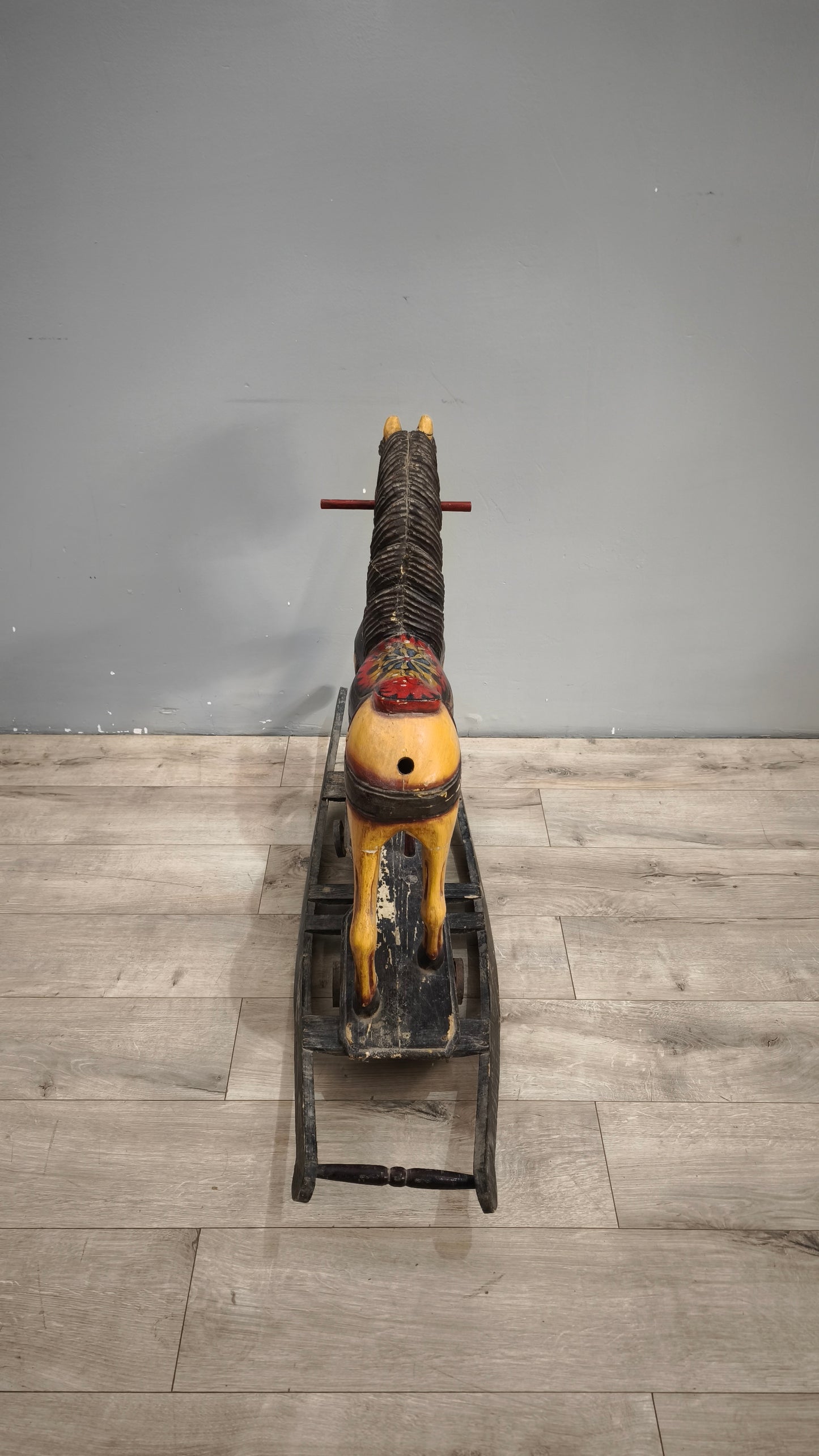 93051 Cavallo a dondolo vintage in legno