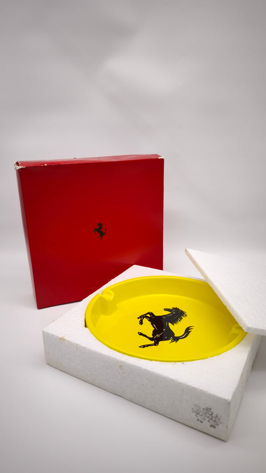 242 Portacenere Ferrari giallo con scatola rossa