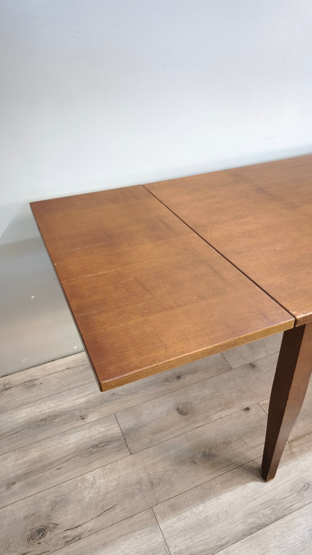93176 Tavolo allungabile in legno con piano rettangolare