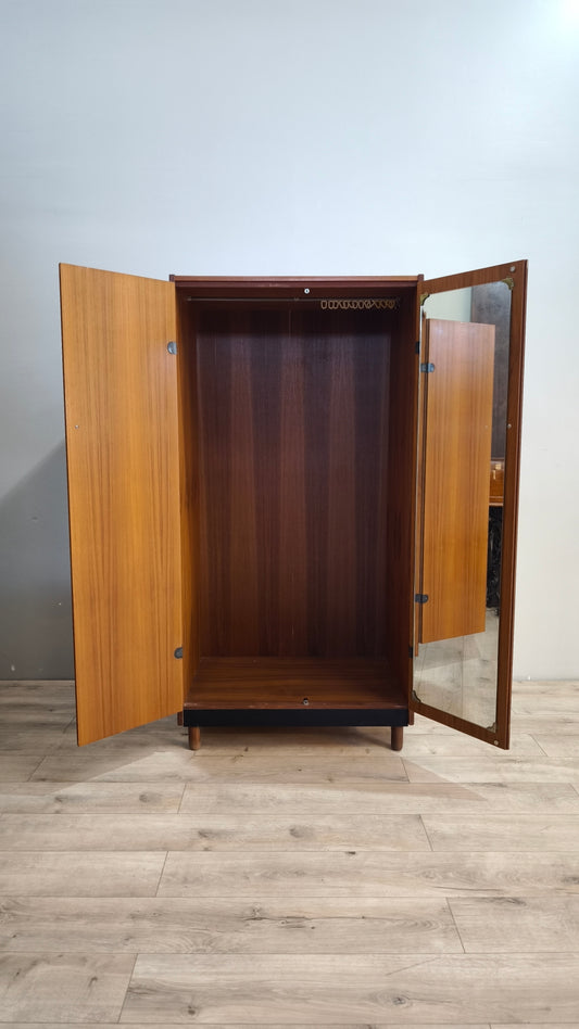 93182 Armadio vintage stile nordico impiallacciato in teak, anni '60
