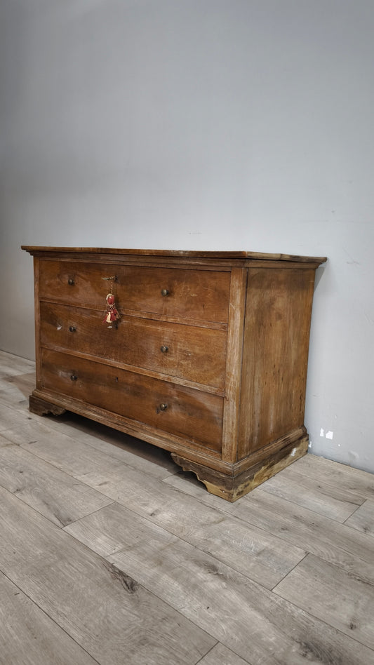 258 Comò in legno massello con tre cassetti