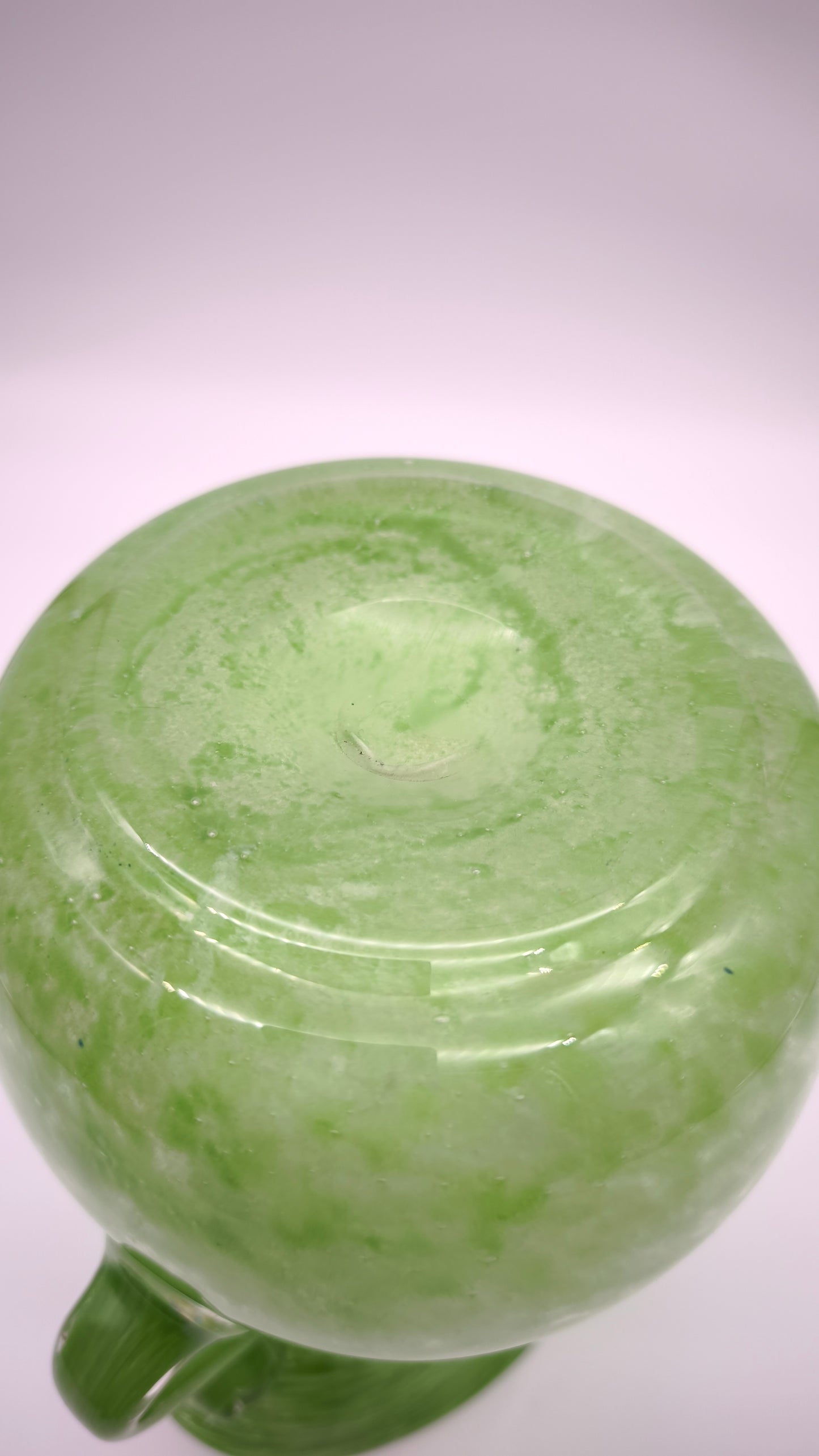 93191 Vaso in vetro soffiato verde con manici