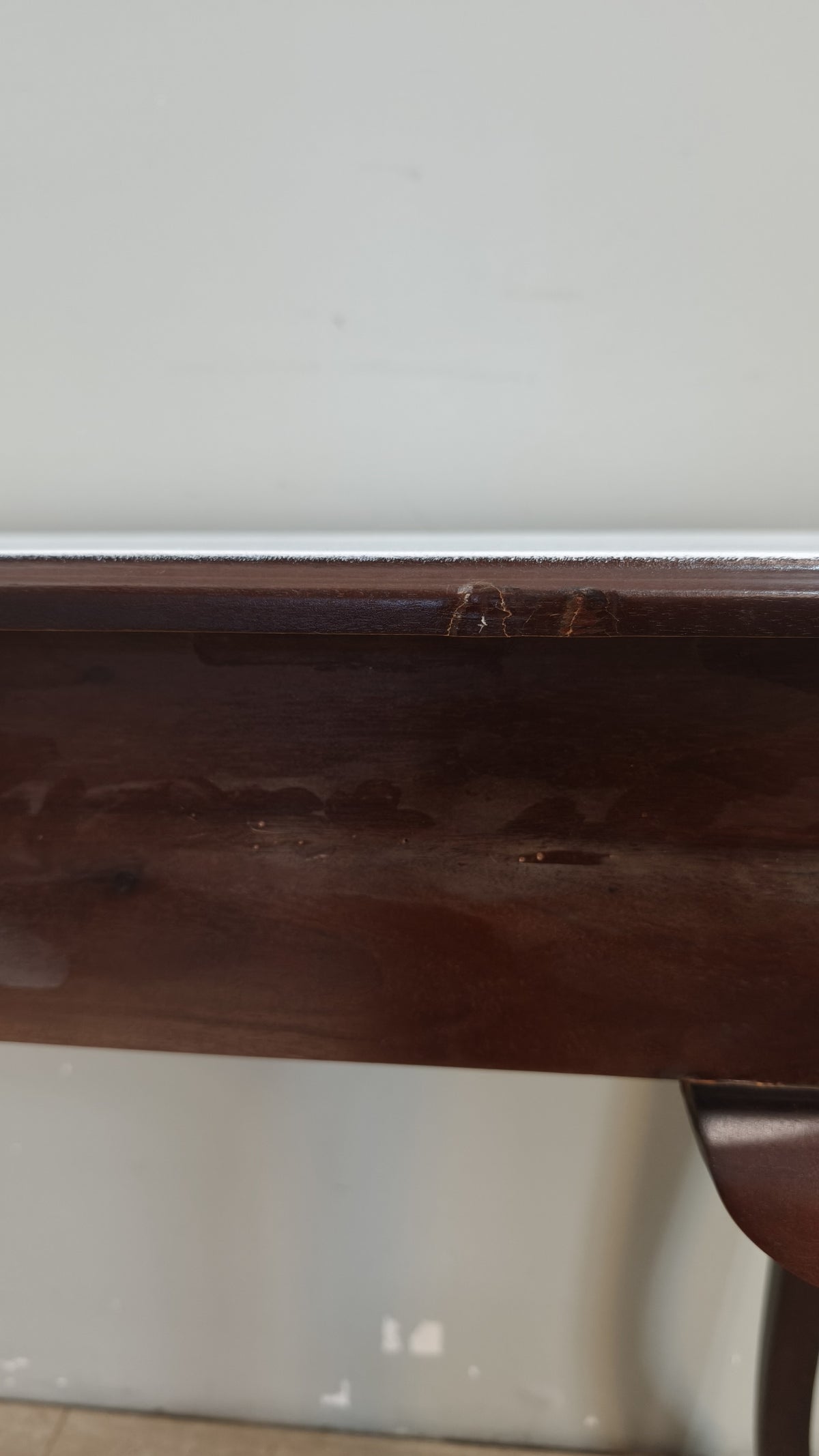 93652 Scrittoio in legno con piano e cassetti bianchi