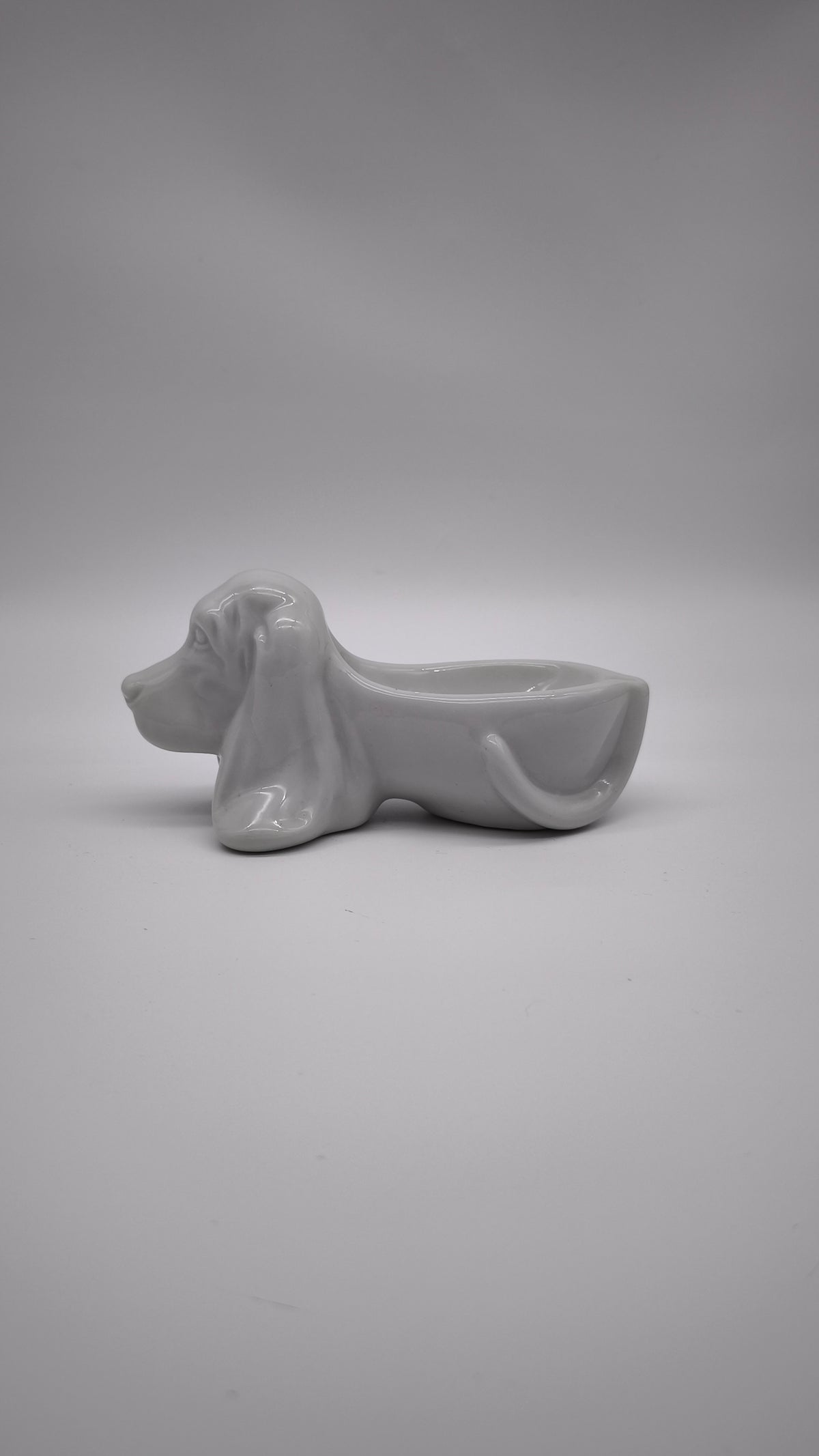 93811 Porta cenere Basset Hound in ceramica bianca