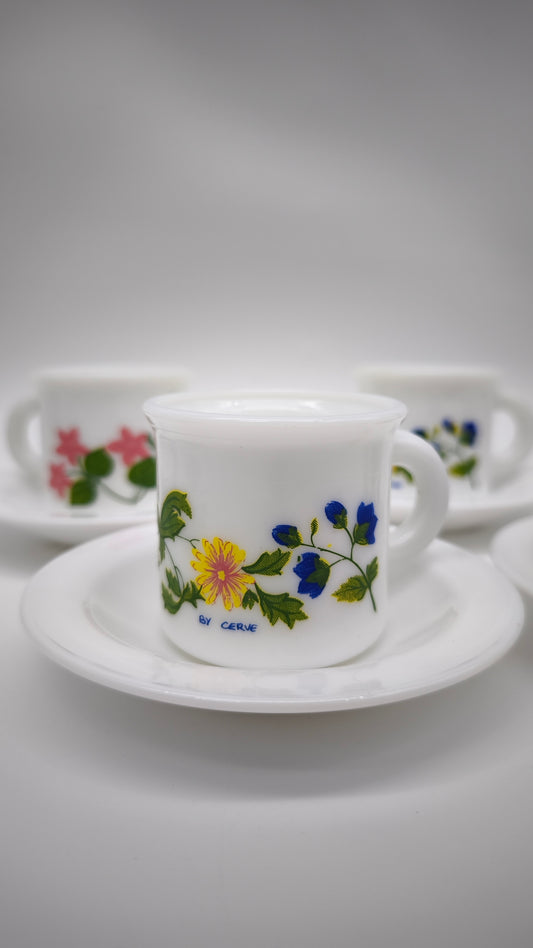 93915 Set n 6 tazzine con piattino in arcopal con decorazione a motivo floreale