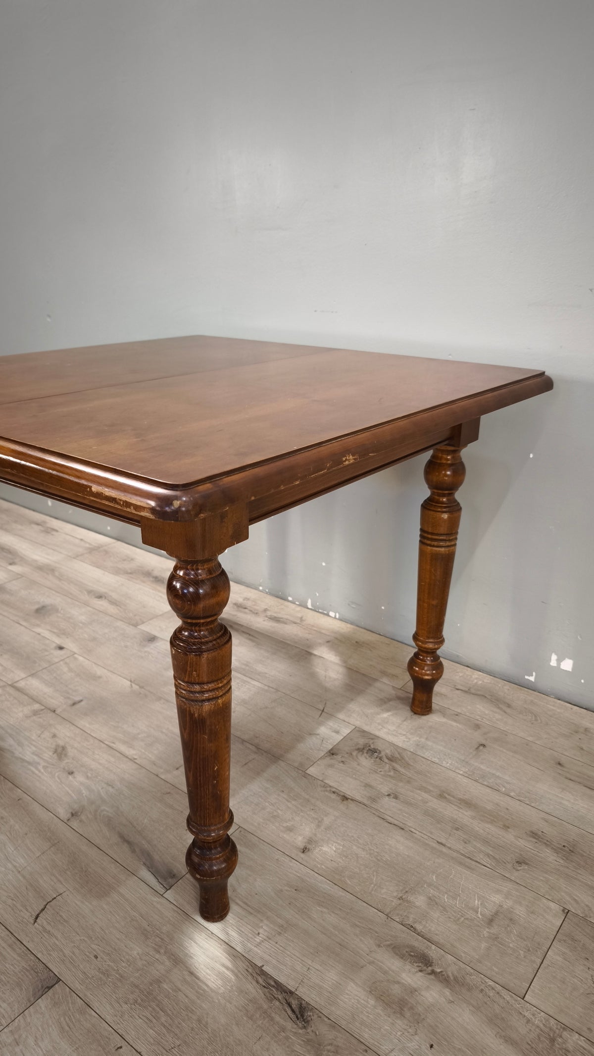 94016 Tavolo allungabile in legno con piano quadrato