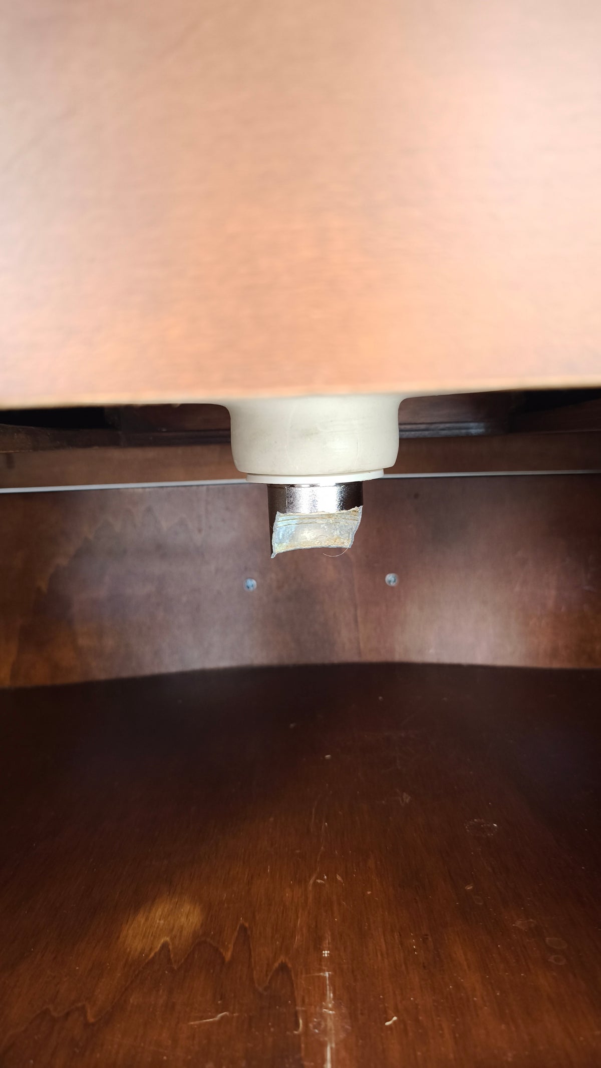 94134 Mobile lavabo in legno massello di noce e piano in marmo di Carrara