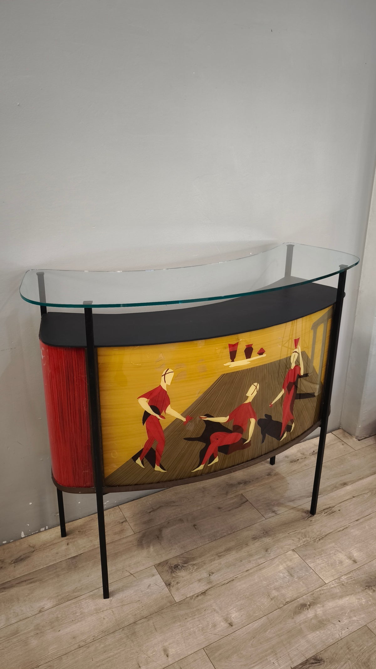 93663 Mobile bar anni '50 stile Gio Ponti in vetro decorato e metallo (con sgabelli)