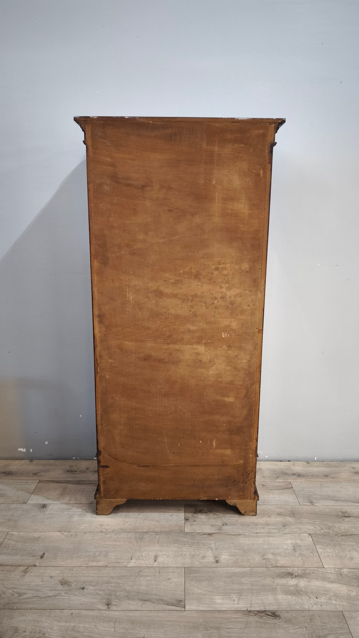 94480 Vetrina in legno un' anta con decoro tortile