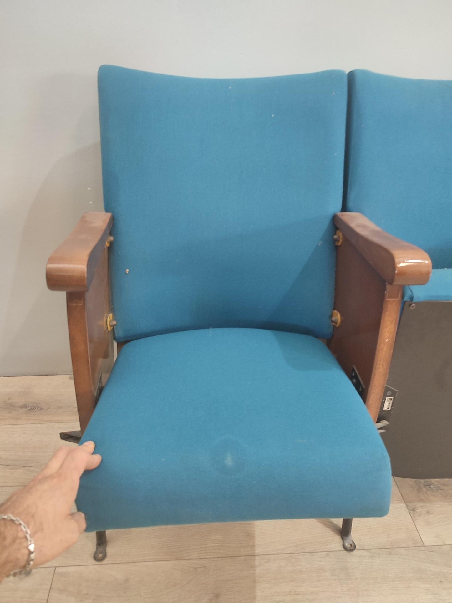 77444 Coppia di sedie da cinema in legno e tessuto blu