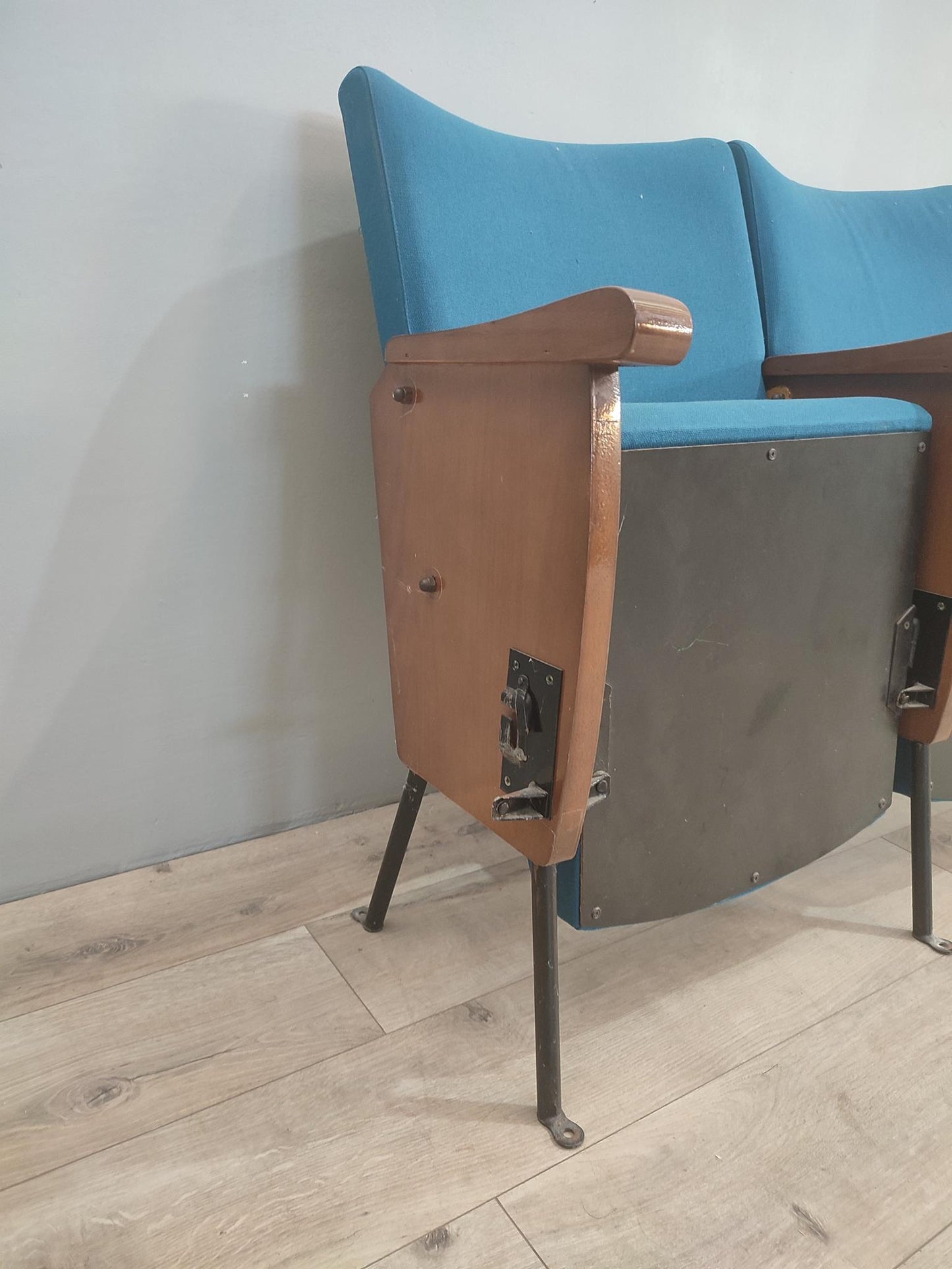 77444 Coppia di sedie da cinema in legno e tessuto blu