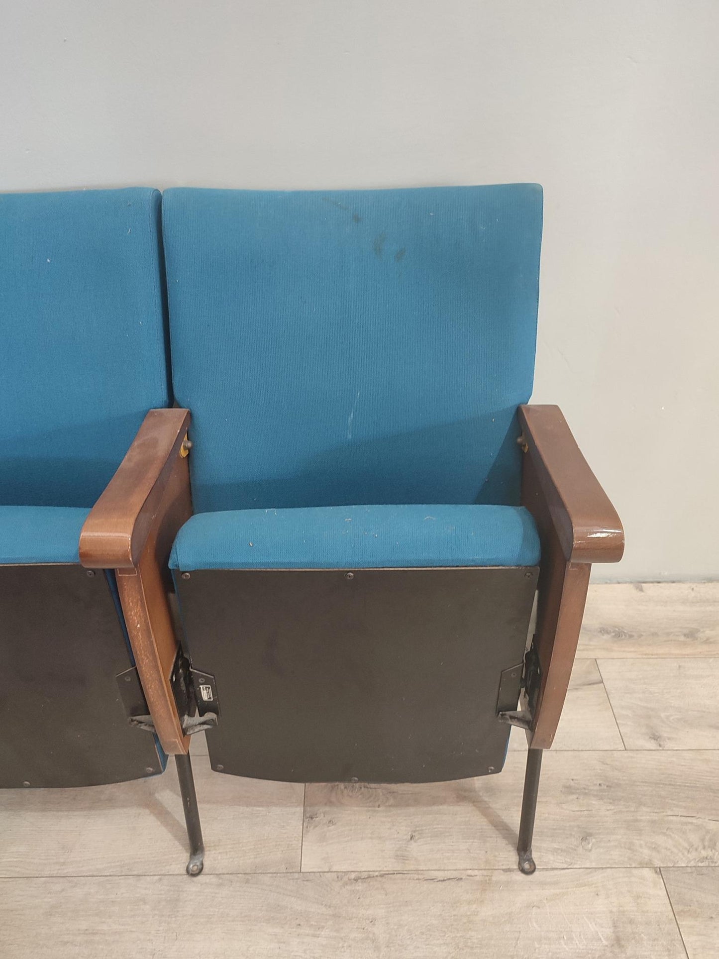 77444 Coppia di sedie da cinema in legno e tessuto blu