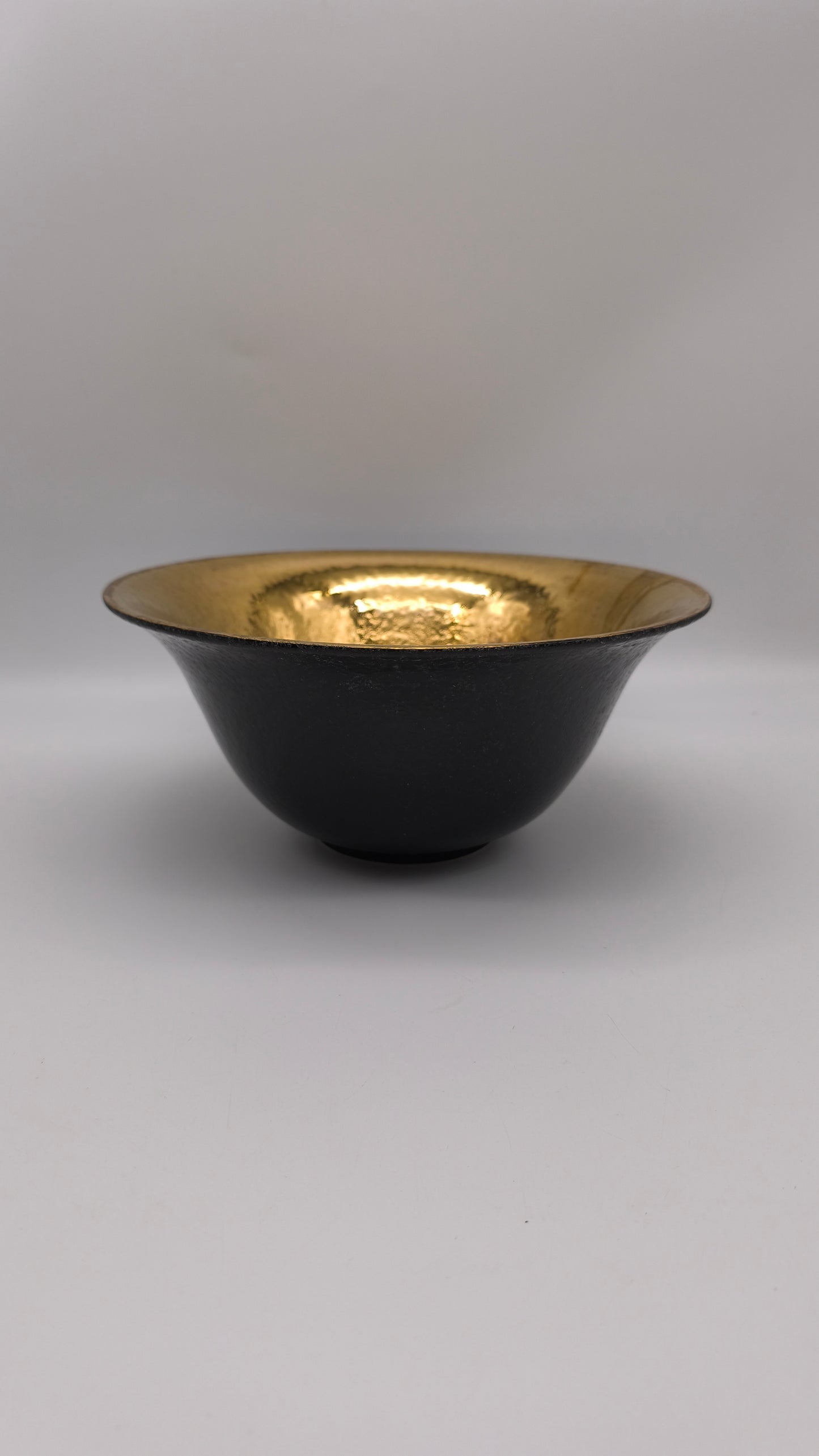 78212 Ciotola in ceramica nera con bagno d'oro all'interno