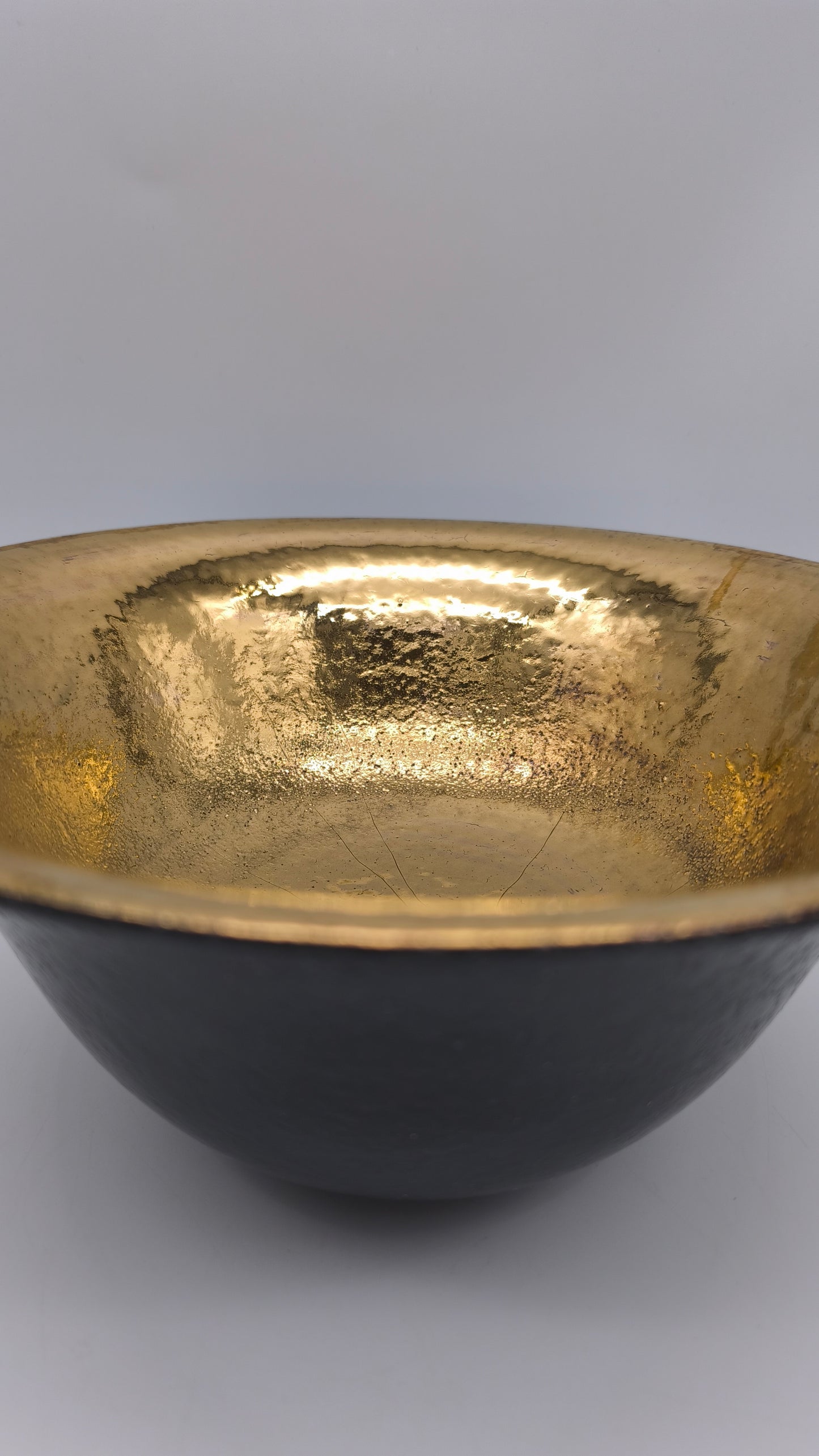 78212 Ciotola in ceramica nera con bagno d'oro all'interno