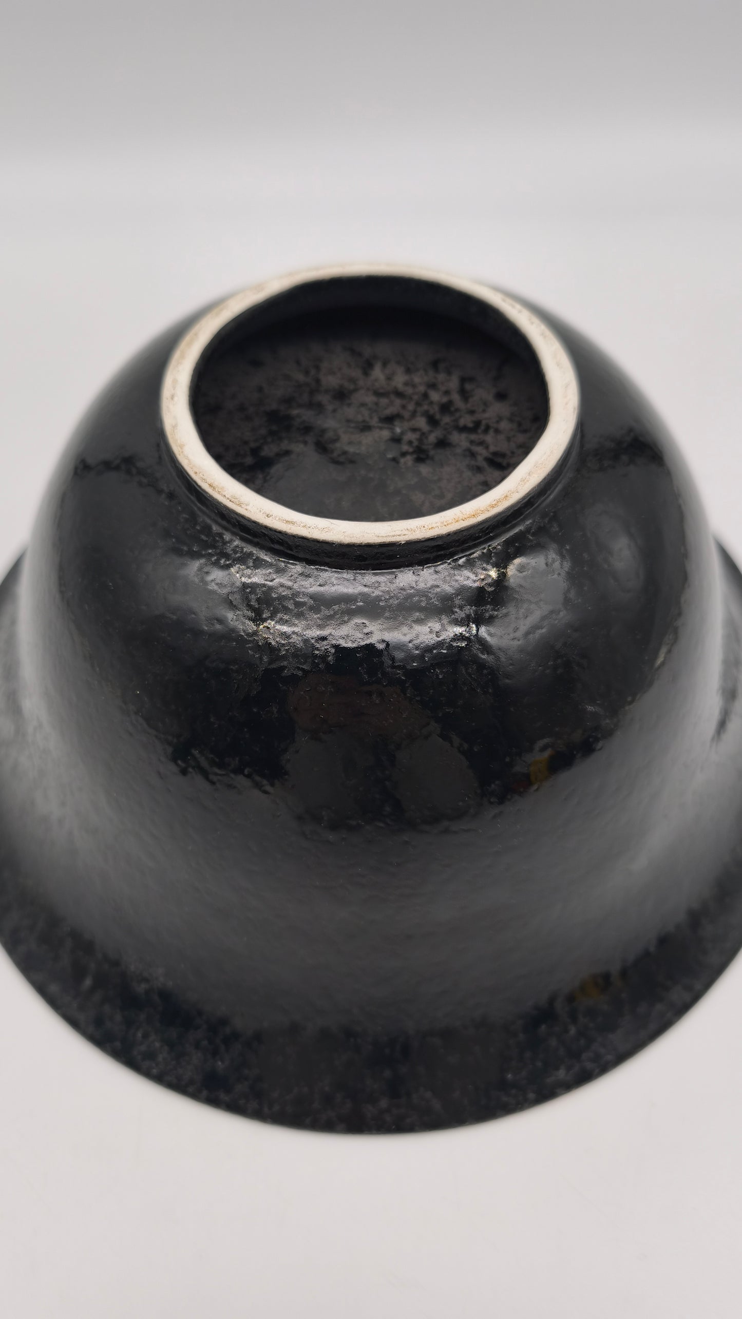 78212 Ciotola in ceramica nera con bagno d'oro all'interno