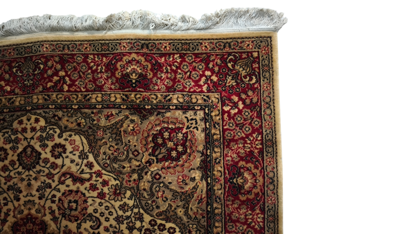 77501 Tappeto rosso e beige con decorazione a motivo floreale