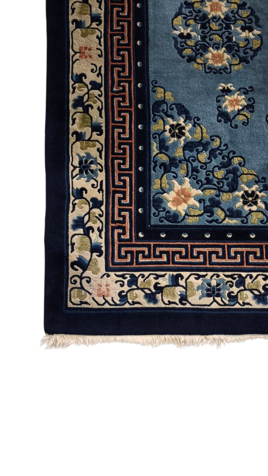 85657 Tappeto in fibra naturale blu e rosa con decorazione a motivo floreale