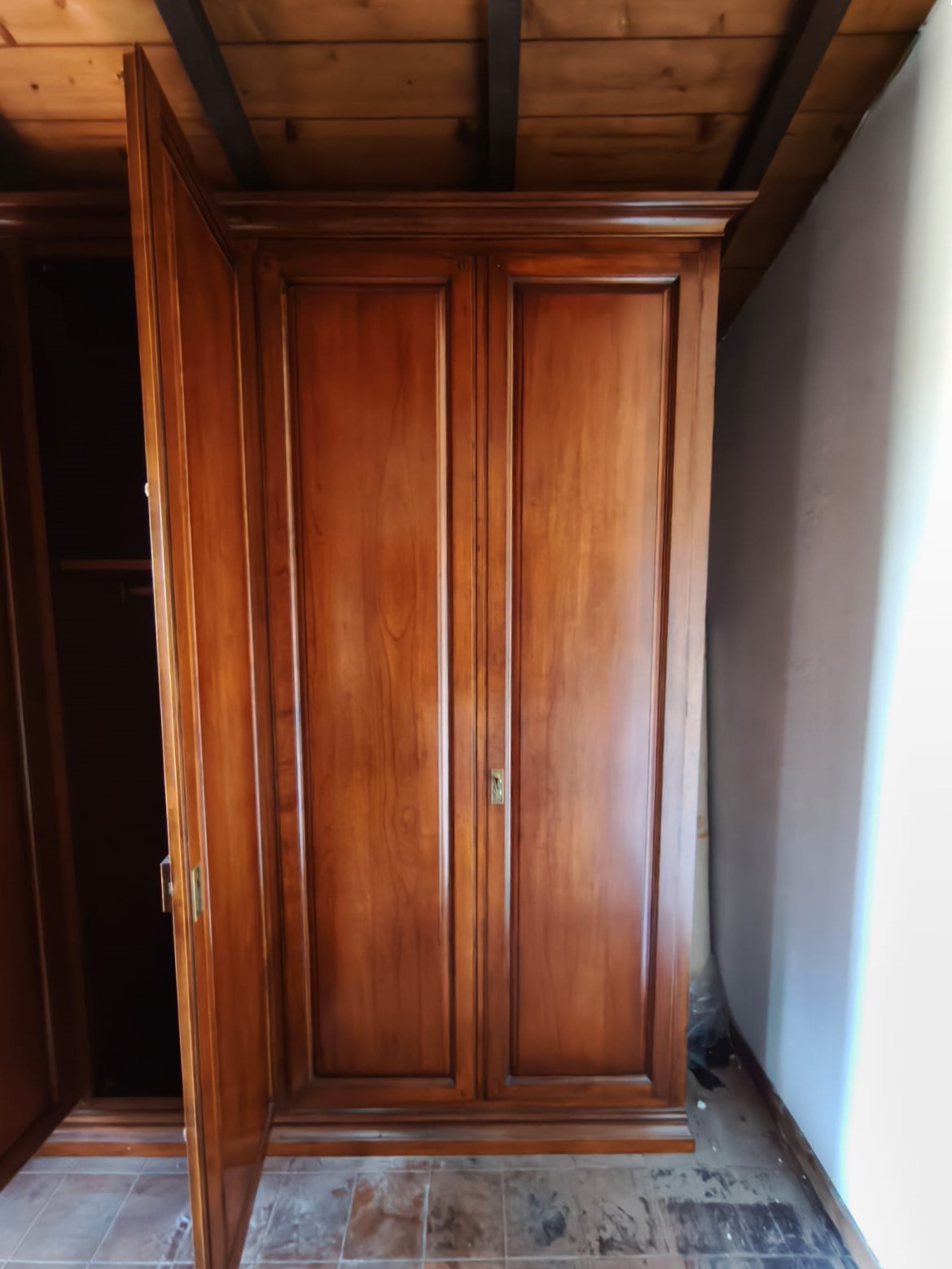 89456 Armadio in legno cinque ante