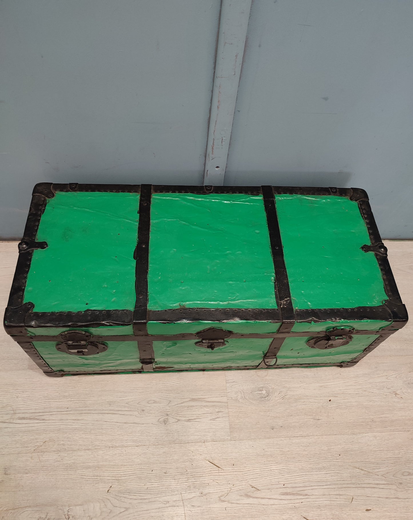 53267 Baule in ferro verde e nero