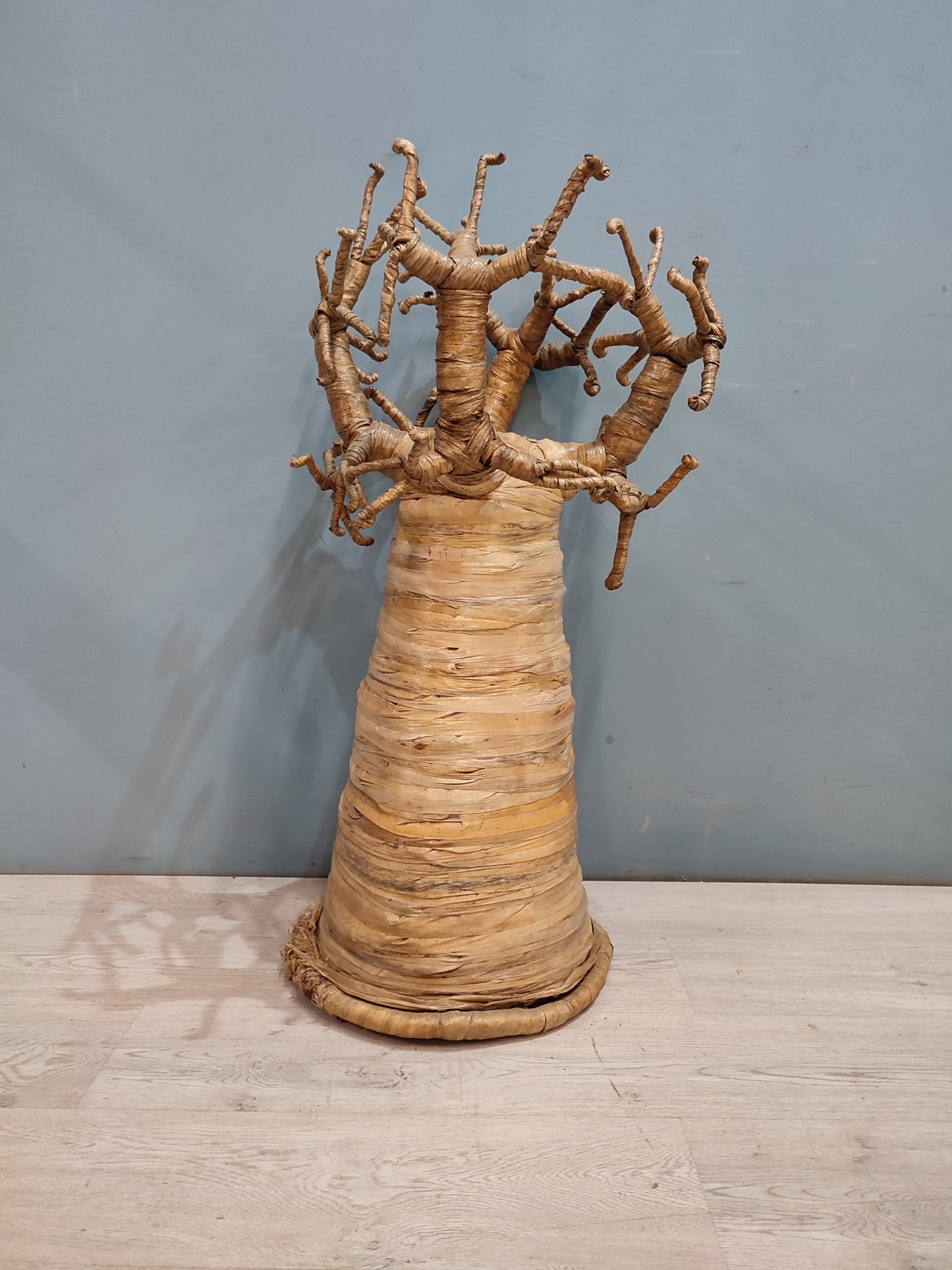 55748 Baobab decorativo in paglia intrecciata