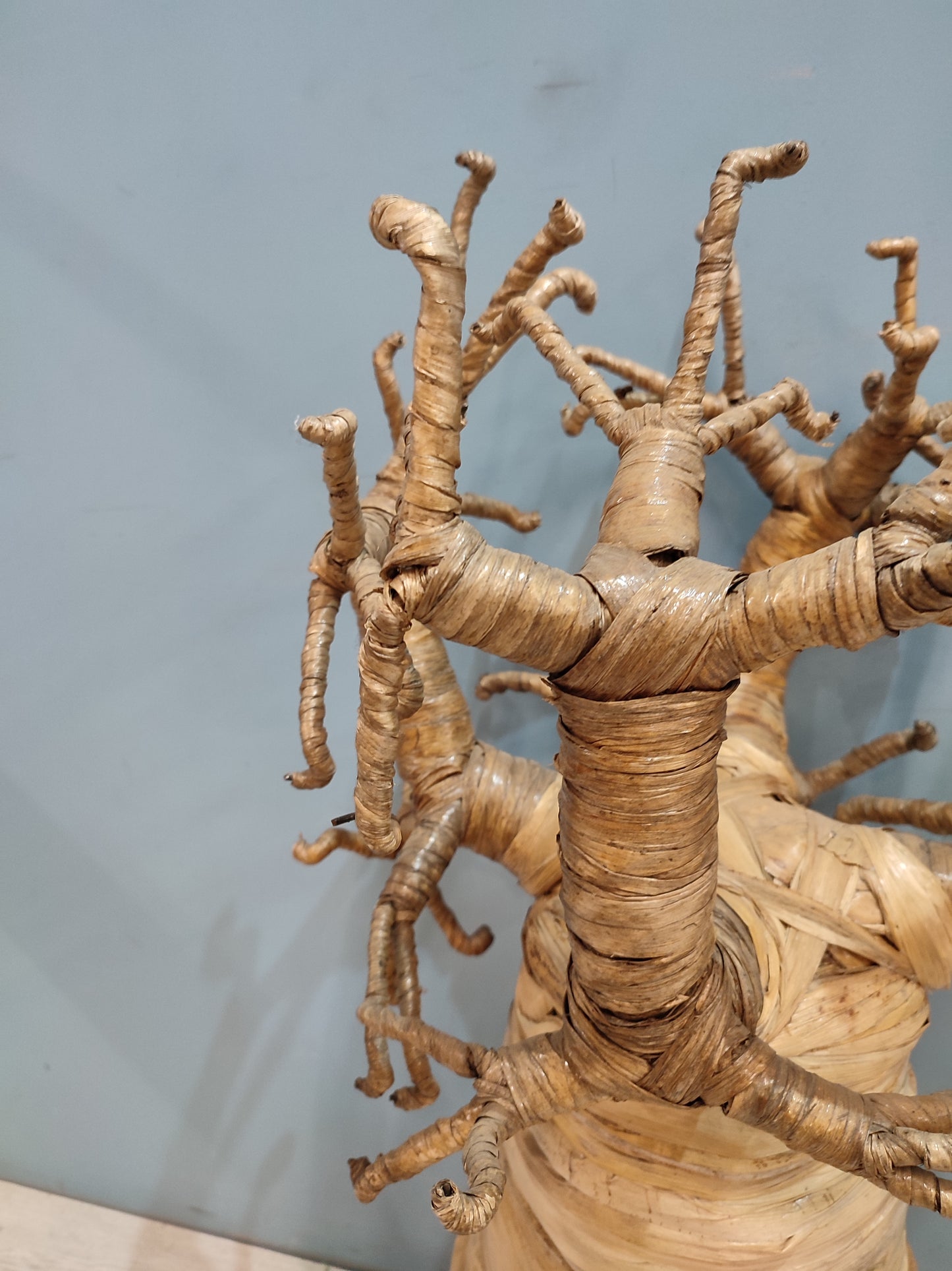 55748 Baobab decorativo in paglia intrecciata