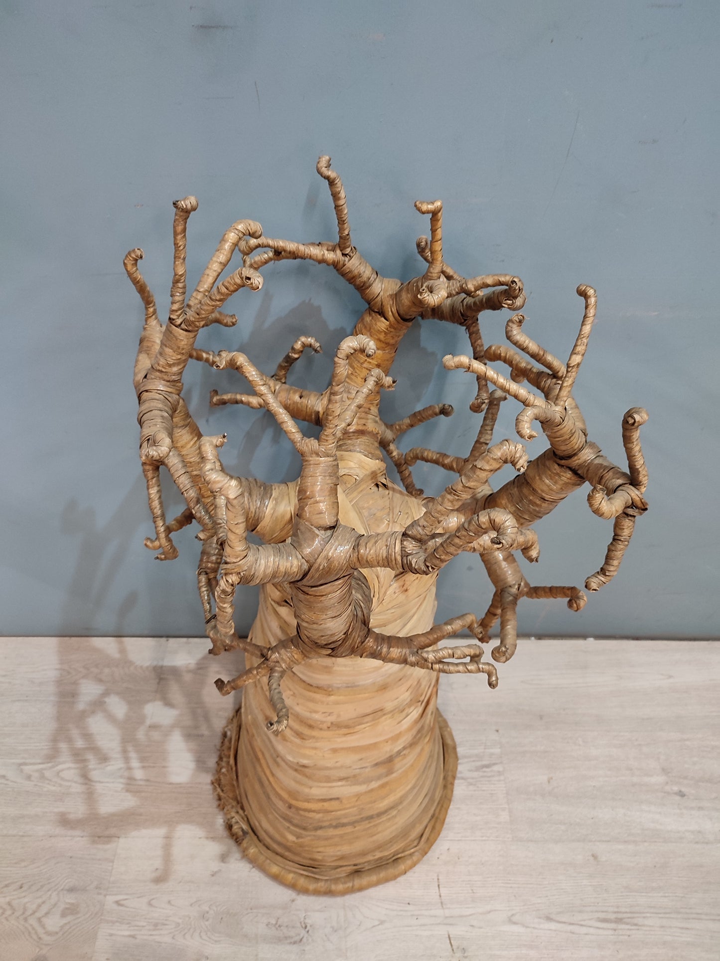 55748 Baobab decorativo in paglia intrecciata