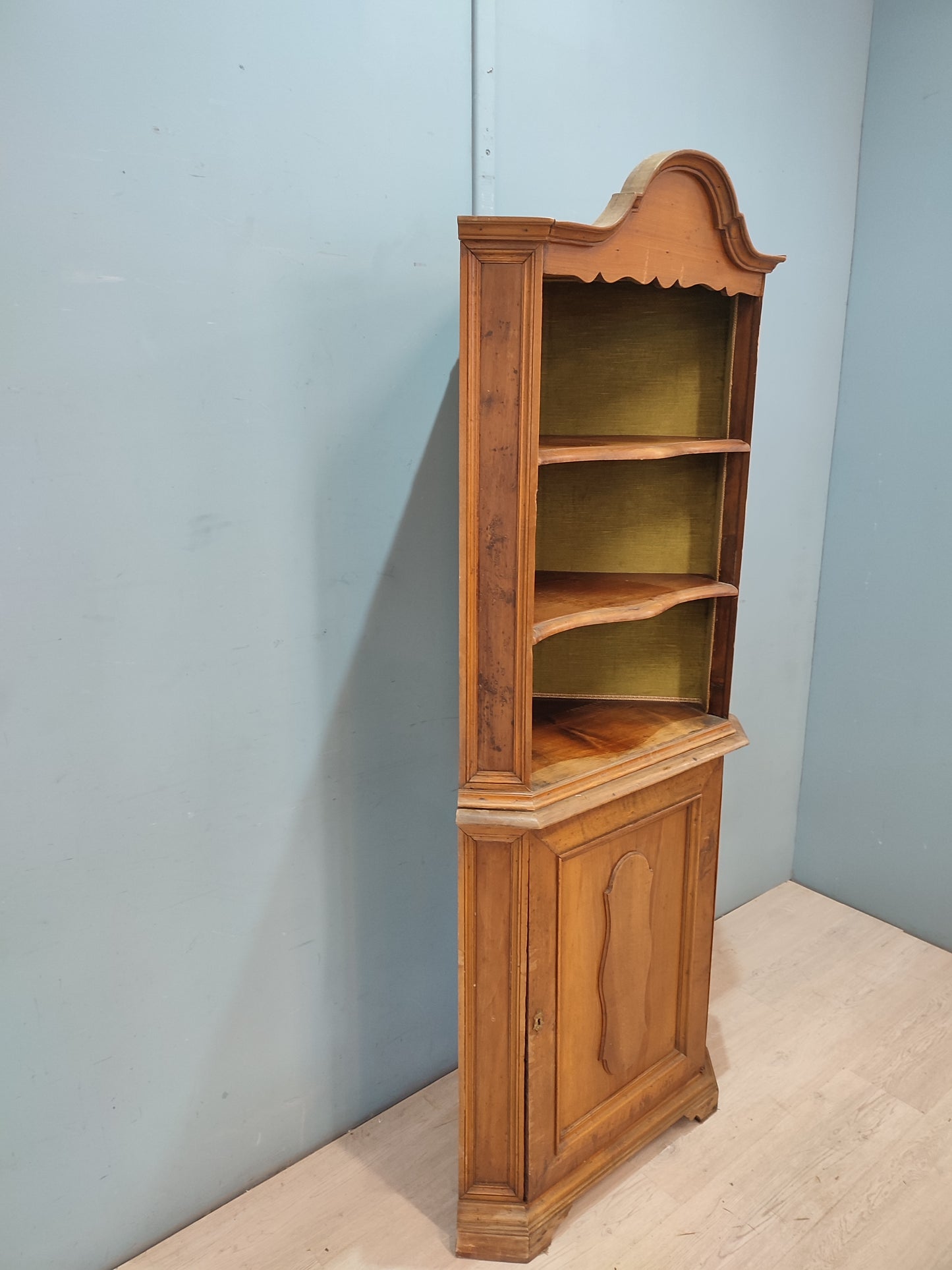 57907 Angoliera in legno massello
