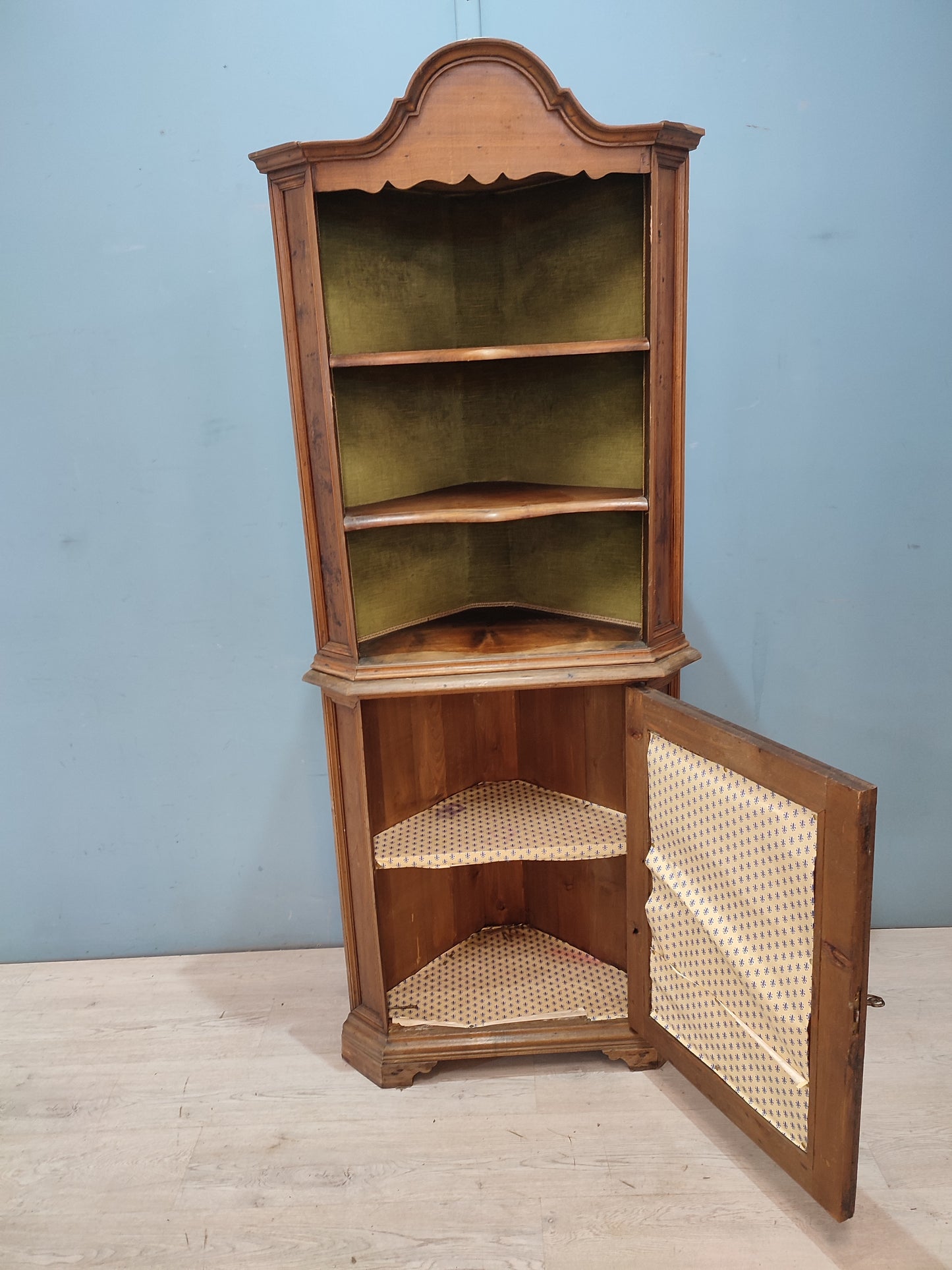 57907 Angoliera in legno massello