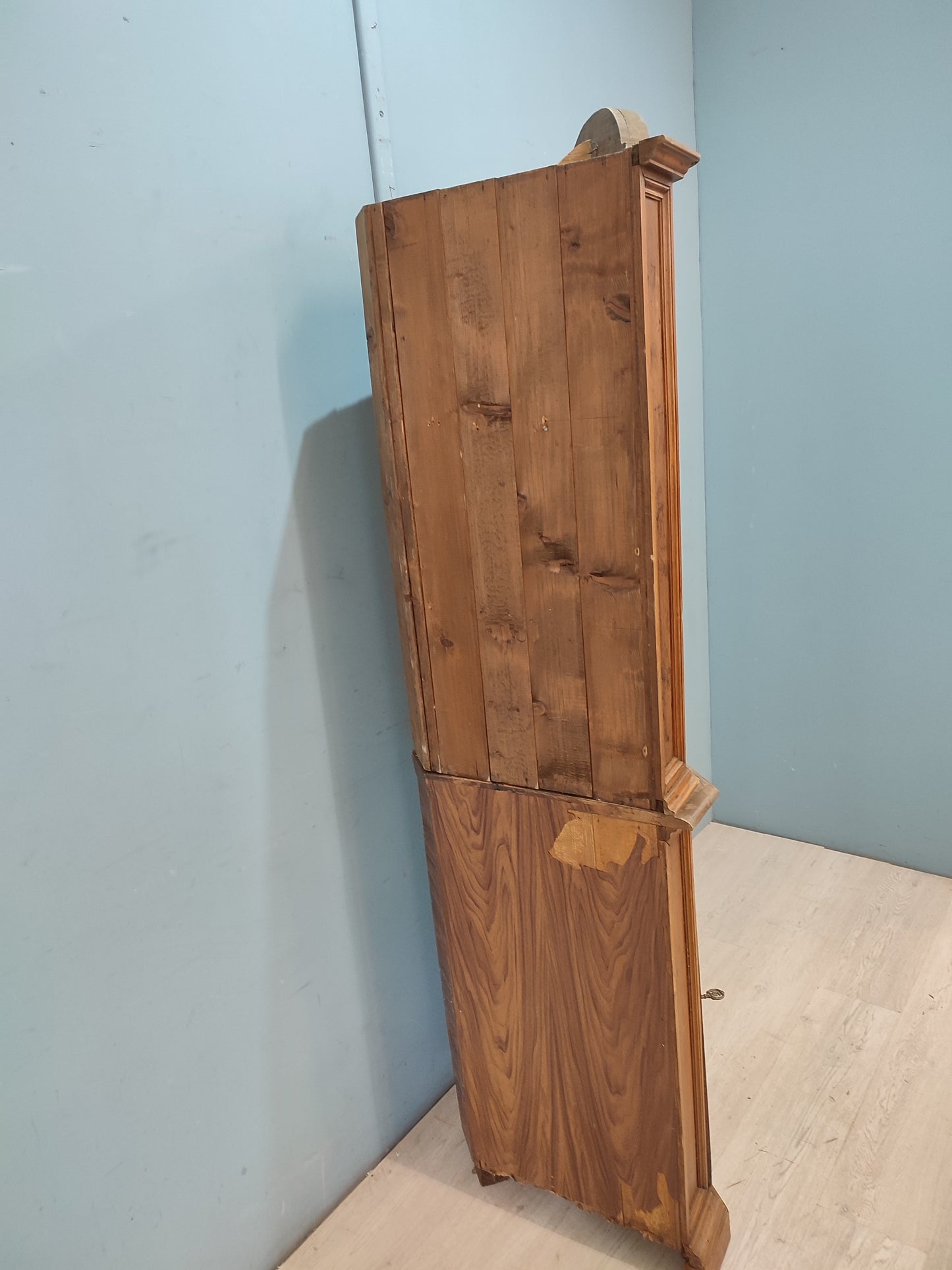 57907 Angoliera in legno massello