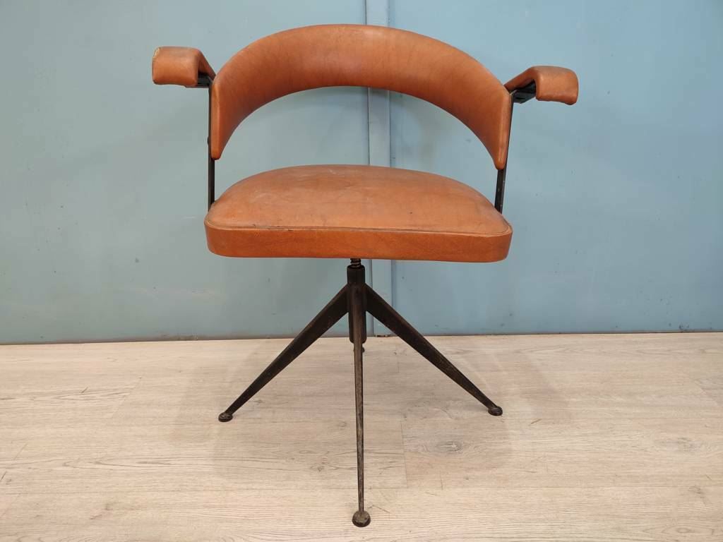 49829 Poltroncina girevole vintage in pelle marrone